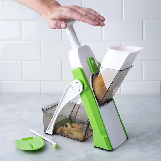 mandoline cuisine commence de couper les frites