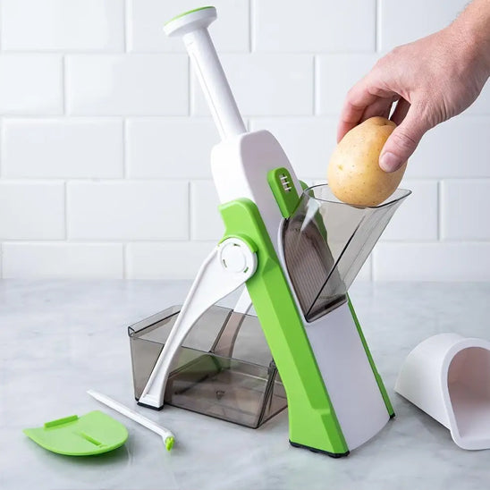 mandoline cuisine recois une pomme de terre