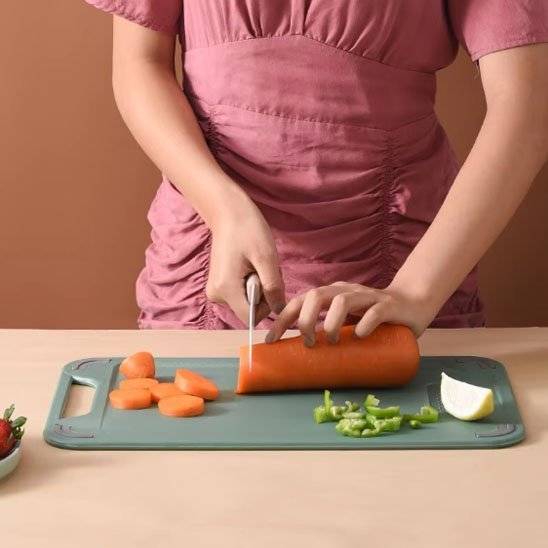 Planche à découper en bois massif | Élégance Durable™ - actedecuisine.com