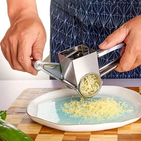 Râpe à fromage | Ergonomique - actedecuisine.com
